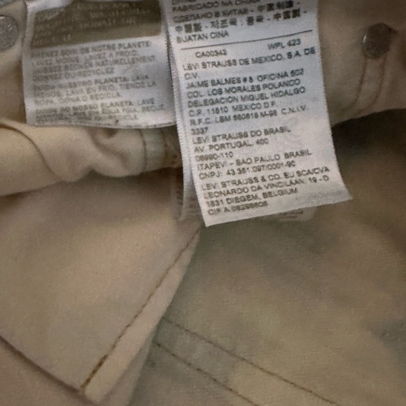 Vintage 90s Levi’s 501 red tab up cycled with the unique at home bleach pattern - Picture 5 of 10